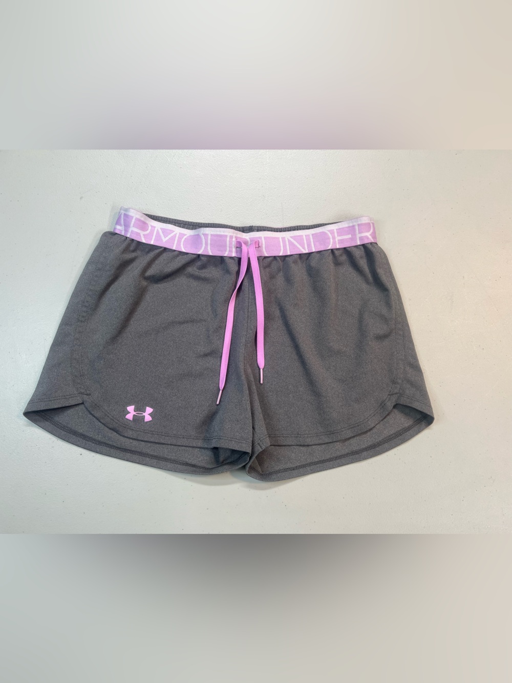 Under Armour HeatGear Women’s Medium Gray Pink Compression Shorts Athletic